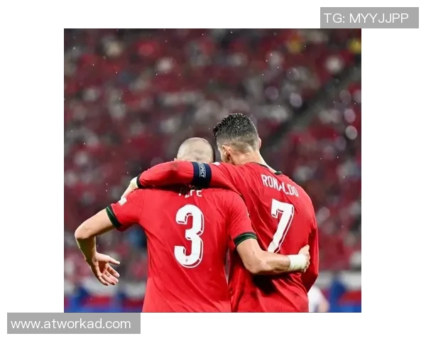 足球明星C罗的父亲背后的故事与家庭影响力揭秘 足球明星C罗的父亲背后的故事与家庭影响力揭秘