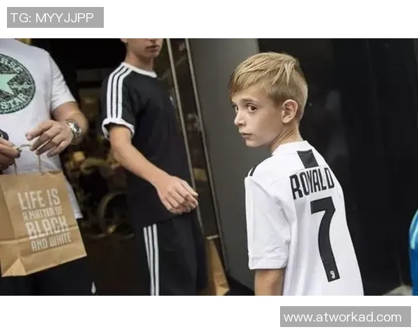 足球明星私服穿搭解析时尚潮流与个性风格的完美结合 足球明星私服穿搭解析时尚潮流与个性风格的完美结合